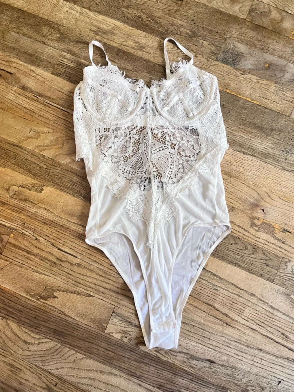 Bardot lace bodysuit - Picture 8 of 9
